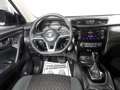 Used 2020 Nissan Rogue S FWD image 12