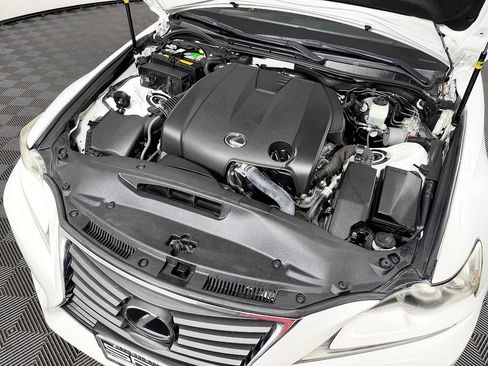 Used 2014 Lexus IS 250 w/ Luxury Package w/Gray Wood RWD image 18