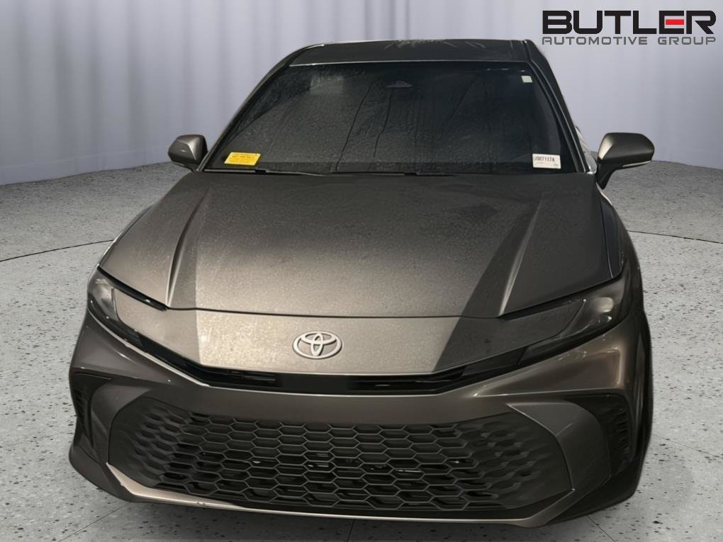 Used 2025 Toyota Camry SE w/ Convenience Package FWD image 3