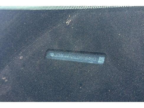 Used 2020 Toyota RAV4 XLE w/ Carpet Mat Package FWD image 8