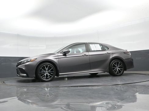 Used 2024 Toyota Camry SE image 43