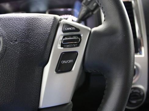 Used 2017 Nissan Titan SV AWD/4WD image 34