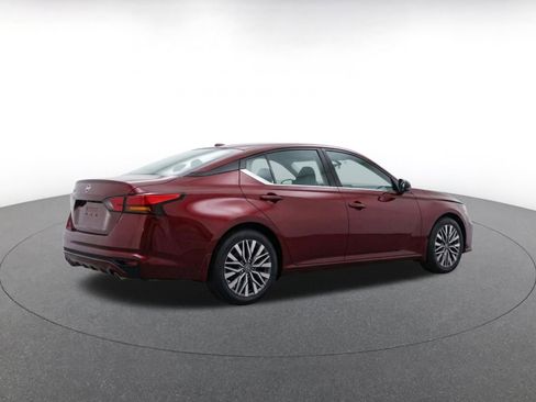 Used 2025 Nissan Altima 2.5 SV FWD image 9