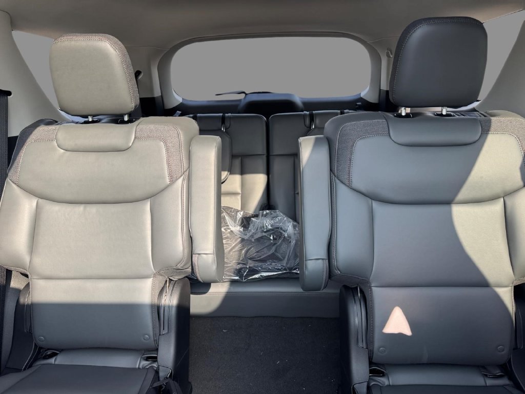 New 2026 Ford Explorer Active w/ Active Comfort Package AWD/4WD image 16