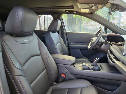Certified 2025 Cadillac XT4 Sport FWD image 28
