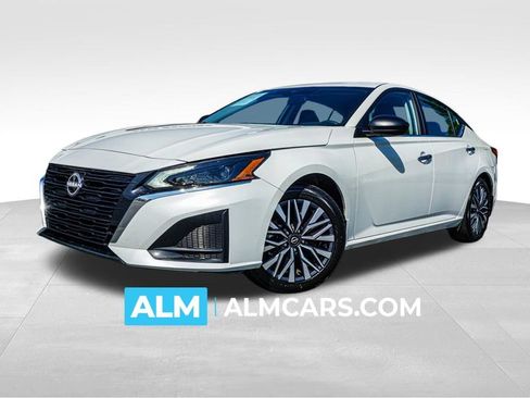 Used 2025 Nissan Altima 2.5 SV FWD image 1