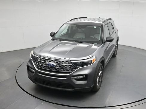 Certified 2021 Ford Explorer XLT w/ Equipment Group 202A RWD image 36