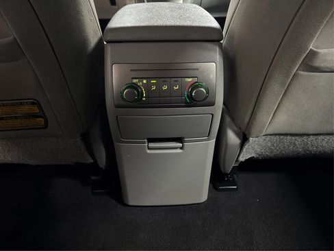 Used 2013 Toyota Highlander Limited image 24
