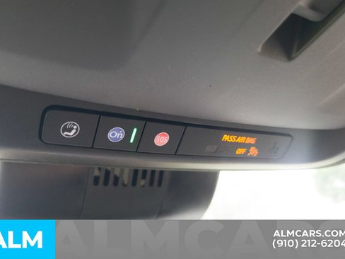 Used 2025 GMC Yukon XL Denali AWD/4WD image 36