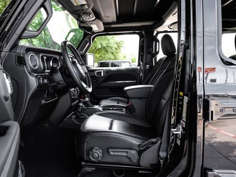 Used 2022 Jeep Wrangler Unlimited Sahara AWD/4WD image 43
