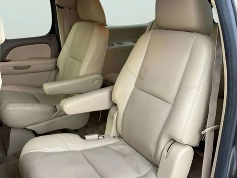 Used 2011 Chevrolet Suburban LTZ image 32