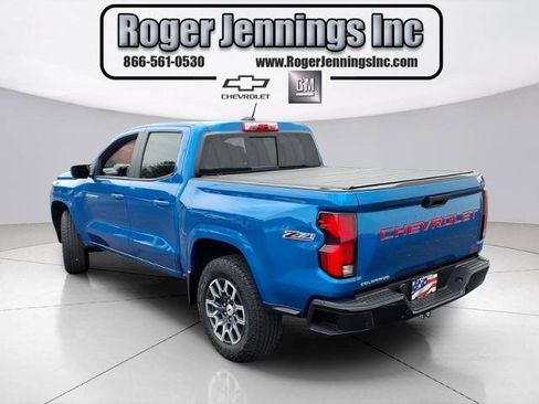 Used 2023 Chevrolet Colorado Z71 w/ Z71 Convenience Package 2 AWD/4WD image 3