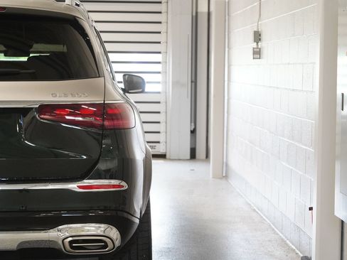 Certified 2024 Mercedes-Benz Maybach GLS 600 4MATIC image 10
