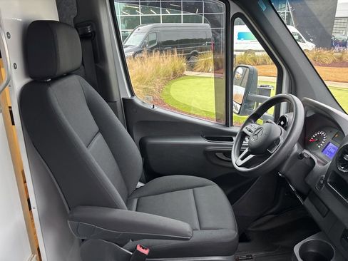 Used 2021 Mercedes-Benz Sprinter 3500 image 25