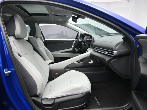 New 2026 Hyundai Elantra Limited FWD image 32