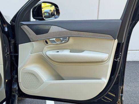 Used 2023 Volvo XC90 B6 Plus image 43