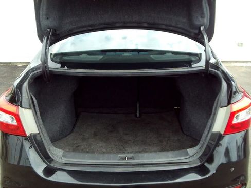 Used 2019 Nissan Sentra SR FWD image 36