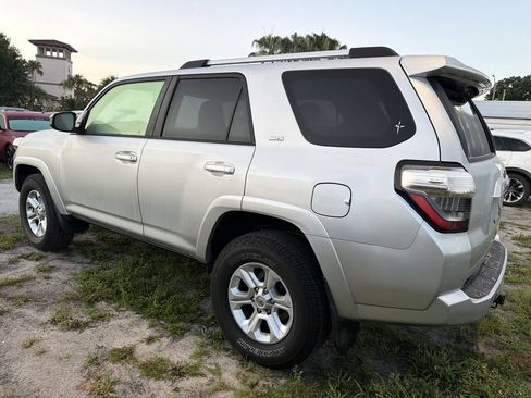 Used 2019 Toyota 4Runner SR5 AWD/4WD image 7