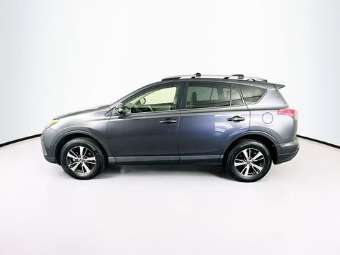 Used 2018 Toyota RAV4 XLE AWD/4WD image 4