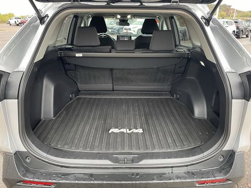 Certified 2022 Toyota RAV4 XLE image 6