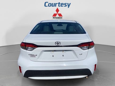 Used 2021 Toyota Corolla LE FWD image 4