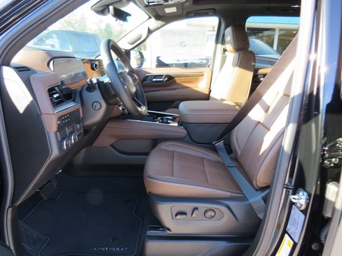 New 2026 Chevrolet Suburban High Country w/ Sun And Tow Package image 13