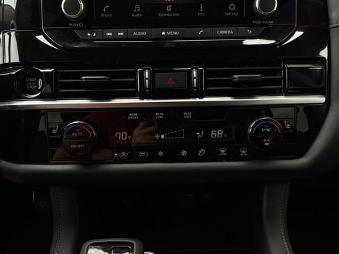 Used 2025 Nissan Pathfinder SV FWD image 28