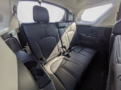 Used 2024 Honda Pilot Touring image 19