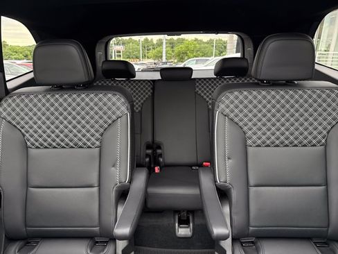 Used 2025 GMC Acadia Denali w/ Super Cruise Package FWD image 22