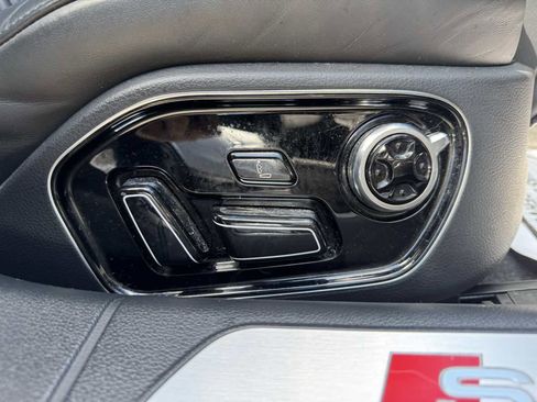 Used 2014 Audi S8 w/ Driver Assistance Package image 33