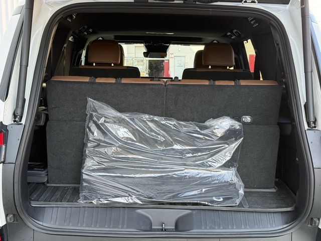 Used 2025 Lexus GX 550 w/ Accessory Package (2T) AWD/4WD image 34