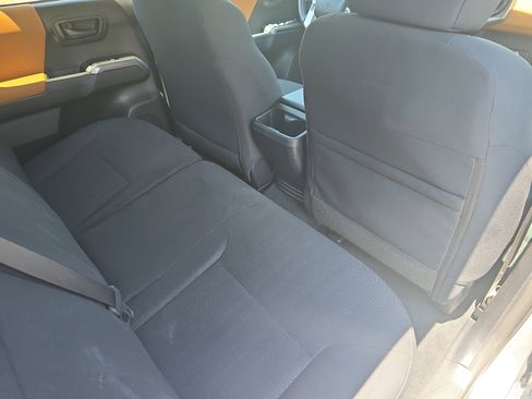 Used 2019 Toyota Tacoma SR5 RWD image 11