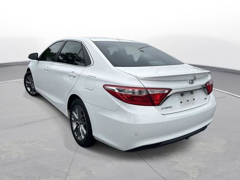 Used 2017 Toyota Camry SE w/ Moonroof Package FWD image 8