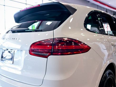 Used 2018 Porsche Cayenne Platinum Edition AWD/4WD image 13