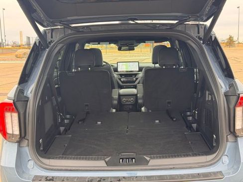 Used 2025 Ford Explorer ST-Line w/ ST-Line Street Pack AWD/4WD image 39