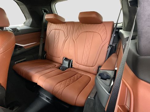 Used 2022 BMW X7 xDrive40i w/ M Sport Package image 29