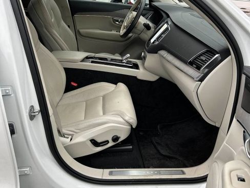 Used 2024 Volvo XC90 B6 Ultimate w/ Lounge Package image 9