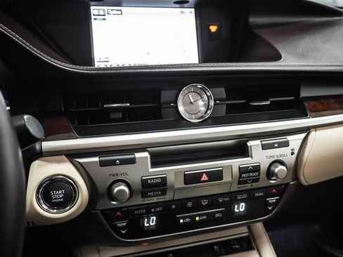 Used 2016 Lexus ES 350 w/ Navigation System Package FWD image 16