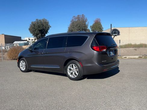 Used 2020 Chrysler Pacifica Limited image 4