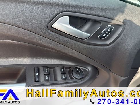 Used 2017 Ford Escape SE FWD image 18