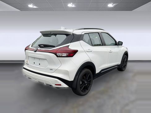 Used 2024 Nissan Kicks SR w/ SR Premium Package FWD image 7