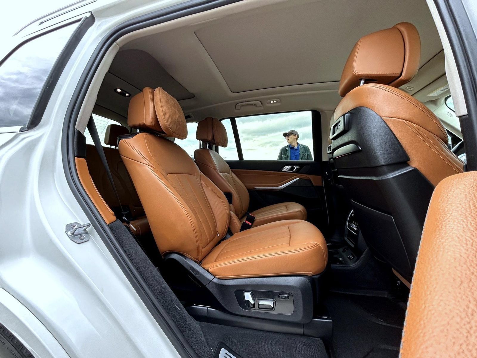 Used 2020 BMW X7 xDrive40i w/ Premium Package AWD/4WD image 18