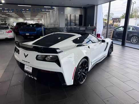 Used 2016 Chevrolet Corvette Z06 w/ 3LZ Preferred Equipment Group image 3