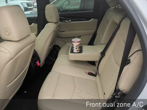 Used 2017 Cadillac XT5 Luxury w/ Driver Awareness Package image 11