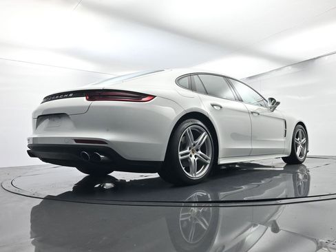 Used 2019 Porsche Panamera image 50