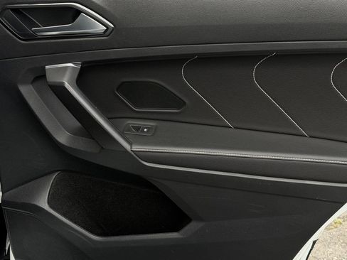 Used 2023 Volkswagen Tiguan SE image 25