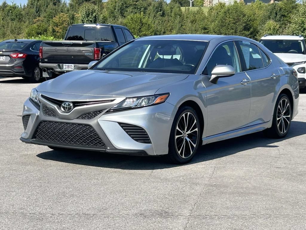 Used 2020 Toyota Camry SE FWD image 3