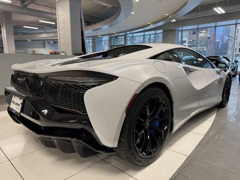 New 2026 McLaren Artura image 5