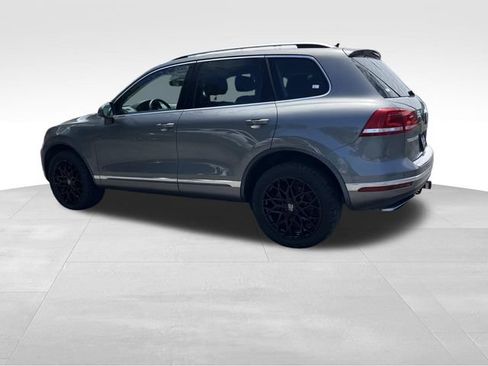 Used 2016 Volkswagen Touareg TDI AWD/4WD image 7