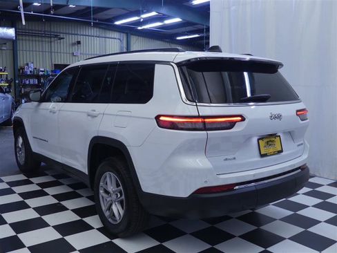 Used 2023 Jeep Grand Cherokee L Laredo w/ Luxury Tech Group I AWD/4WD image 2